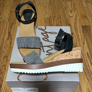 Crown Vintage Black & Creme Wedge Sandals Sz6